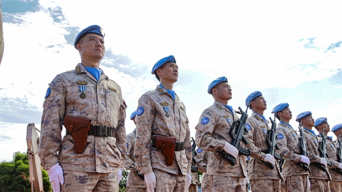 維和官兵整齊列隊。鄧原淘攝