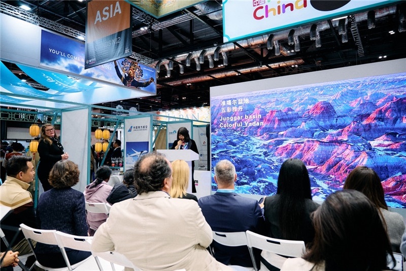  “中國館”新疆旅游推介會(huì)現(xiàn)場介紹。楊浩鵬攝