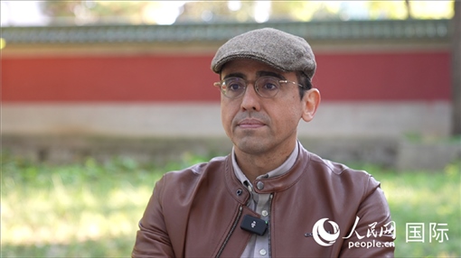 巴西漢學家喬治·西內(nèi)迪諾（中文名“沈友友”）。人民網(wǎng)記者 劉寧攝