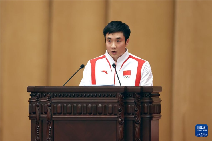 11月15日，跳水運(yùn)動員曹緣在報(bào)告會上發(fā)言。新華社記者 李明 攝