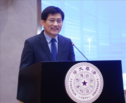 清華大學(xué)國(guó)家治理研究院執(zhí)行院長(zhǎng)、清華大學(xué)計(jì)算社會(huì)科學(xué)與國(guó)家治理實(shí)驗(yàn)室執(zhí)行主任孟慶國(guó)教授演講。供圖單位：清華大學(xué)國(guó)家治理研究院