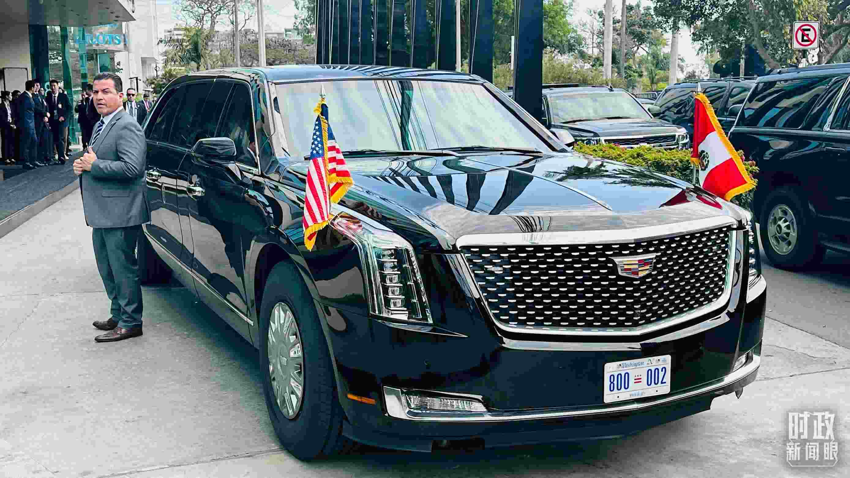 美國(guó)總統(tǒng)拜登乘車抵達(dá)中美元首會(huì)晤現(xiàn)場(chǎng)。（總臺(tái)央視記者范一鳴拍攝）