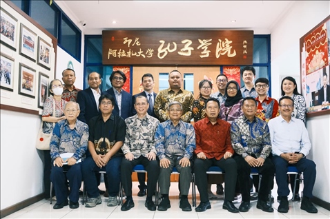 參會(huì)嘉賓合影。阿拉扎大學(xué)孔子學(xué)院供圖