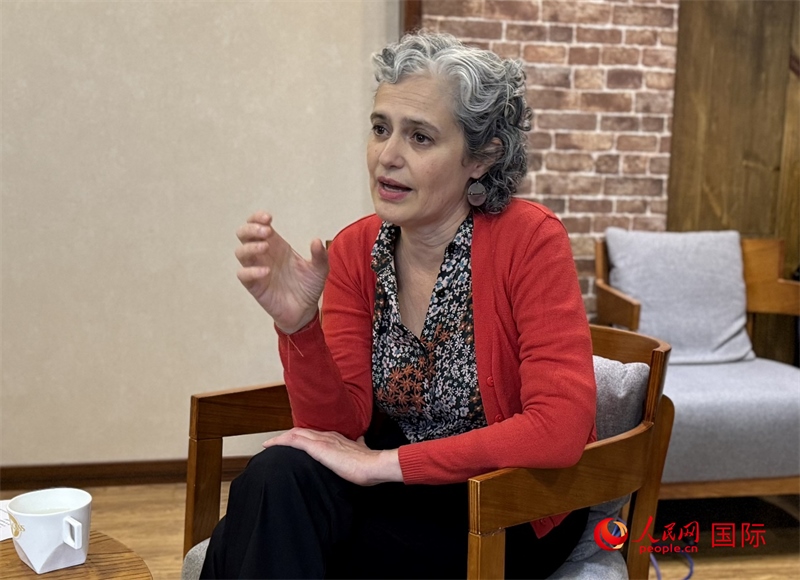 阿根廷布宜諾斯艾利斯大學社會科學院院長安娜·何塞菲娜·阿里亞斯(Ana Josefina Arias)接受人民網(wǎng)記者采訪。人民網(wǎng)記者 趙健攝
