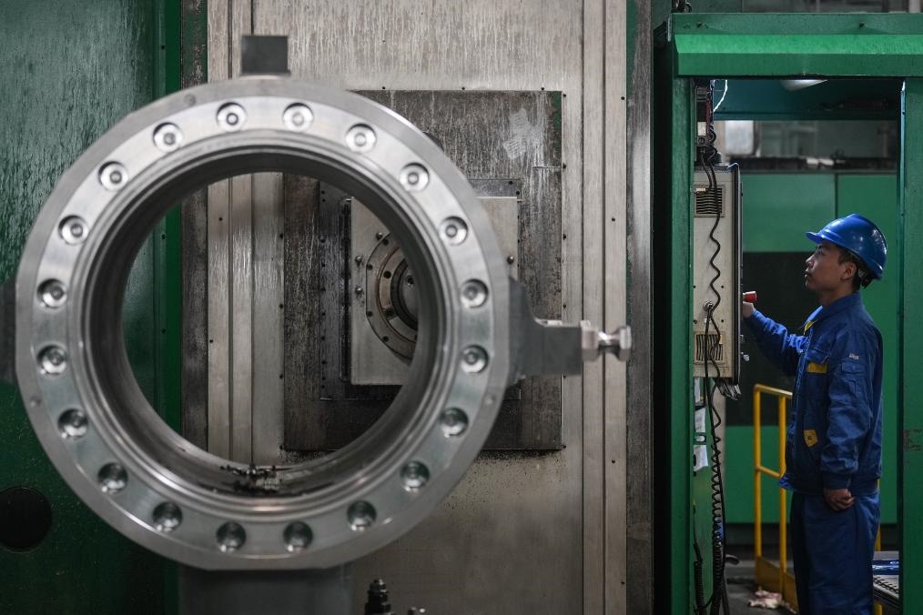 2023年2月14日，沈陽鼓風(fēng)機(jī)集團(tuán)股份有限公司的工人在車間工作。新華社記者 潘昱龍 攝