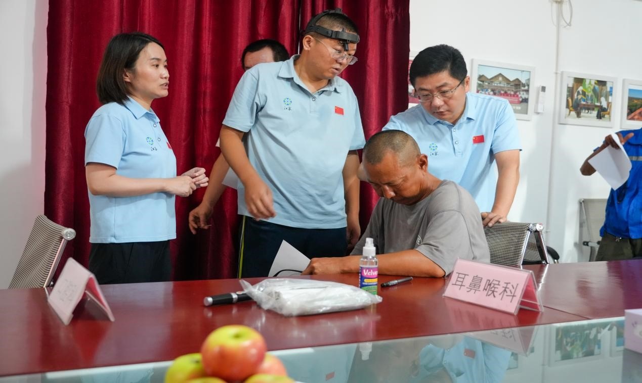 醫(yī)療隊專家診療現(xiàn)場。中國土木供圖