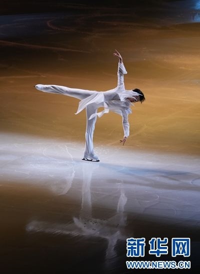 圖為羽生結(jié)弦在表演中。記者 錢錚 攝