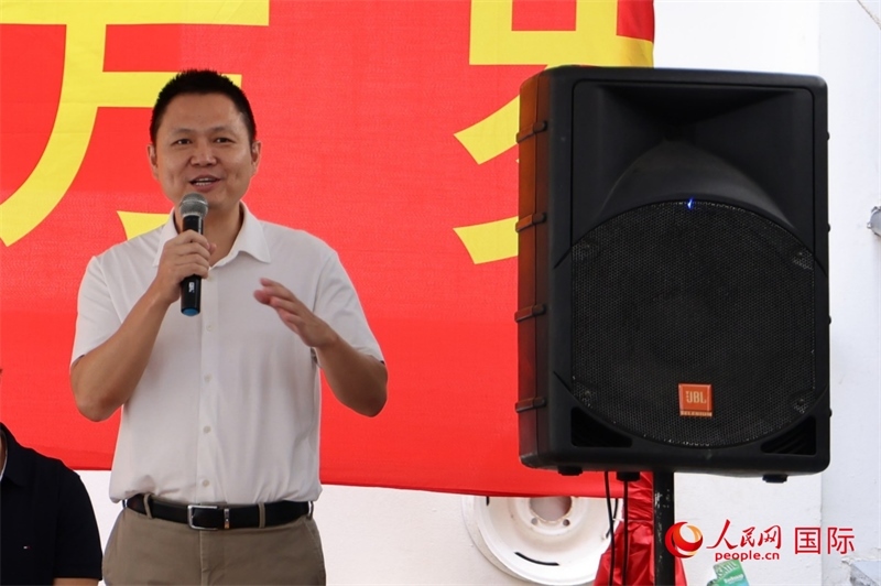 中國駐里約總領(lǐng)館副總領(lǐng)事王尉育在捐贈活動上致辭。人民網(wǎng)記者 陳海琪攝