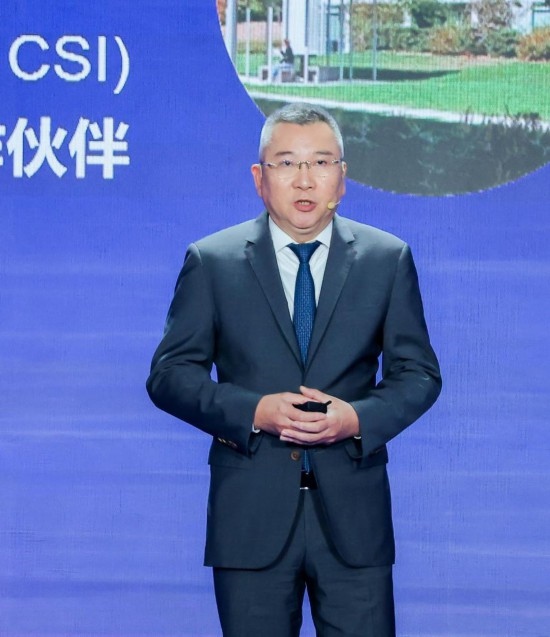 12月6日，法國達(dá)索系統(tǒng)公司全球執(zhí)行副總裁許善淞在深圳全球招商大會上。新華社發(fā)