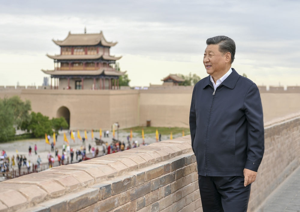 2019年8月20日上午，習(xí)近平總書記來到嘉峪關(guān)關(guān)城，登上城樓察看關(guān)城整體面貌，聽取河西走廊長(zhǎng)城、關(guān)隘歷史文化情況介紹。新華社記者 謝環(huán)馳 攝