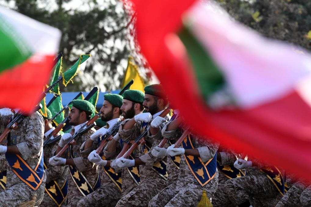 2024年9月21日，伊朗軍人在首都德黑蘭參加閱兵式。新華社記者沙達(dá)提攝