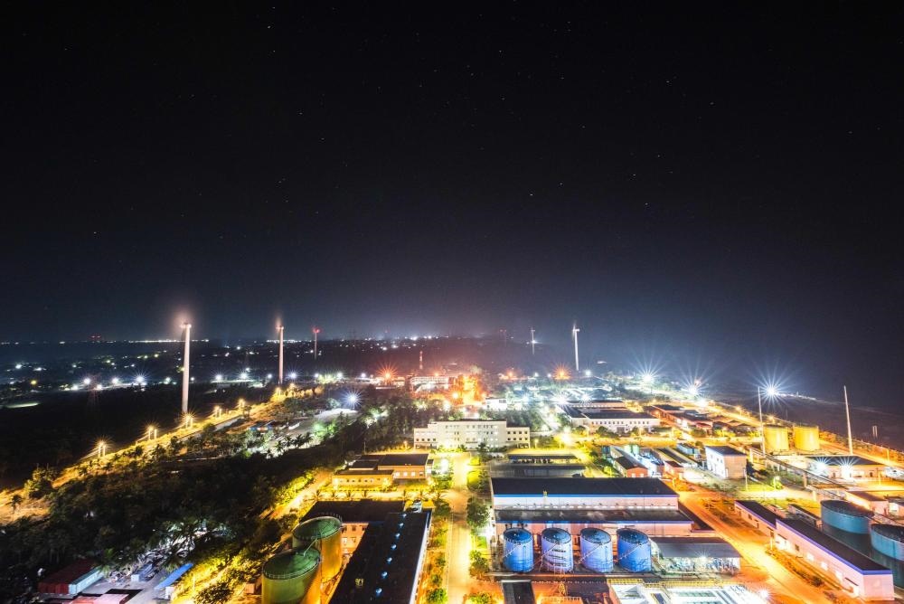 這是斯里蘭卡普特拉姆電站夜景（2020年12月8日攝）。新華社發(fā)（普特拉姆電站供圖）