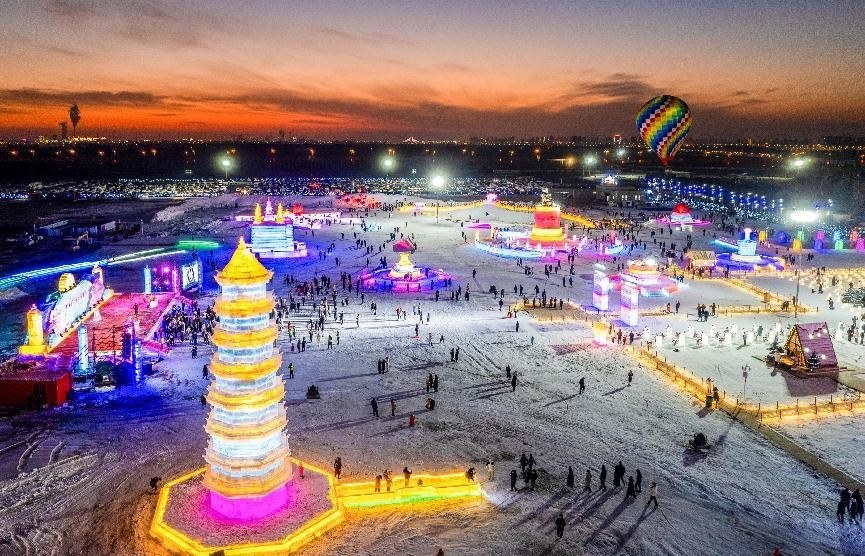 第四屆呼和浩特歡樂(lè)冰雪節(jié)活動(dòng)現(xiàn)場(chǎng)。丁根厚攝