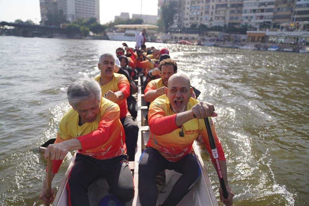 活動(dòng)現(xiàn)場龍舟競技，共慶春節(jié)。開羅中國文化中心供圖