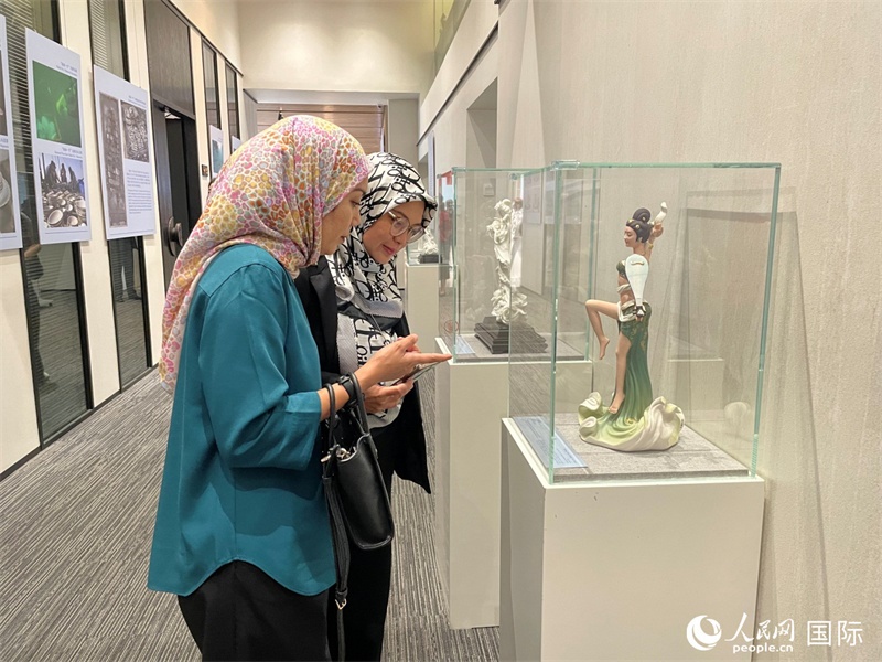 觀眾在參觀展覽。 人民網(wǎng)記者 劉慧攝