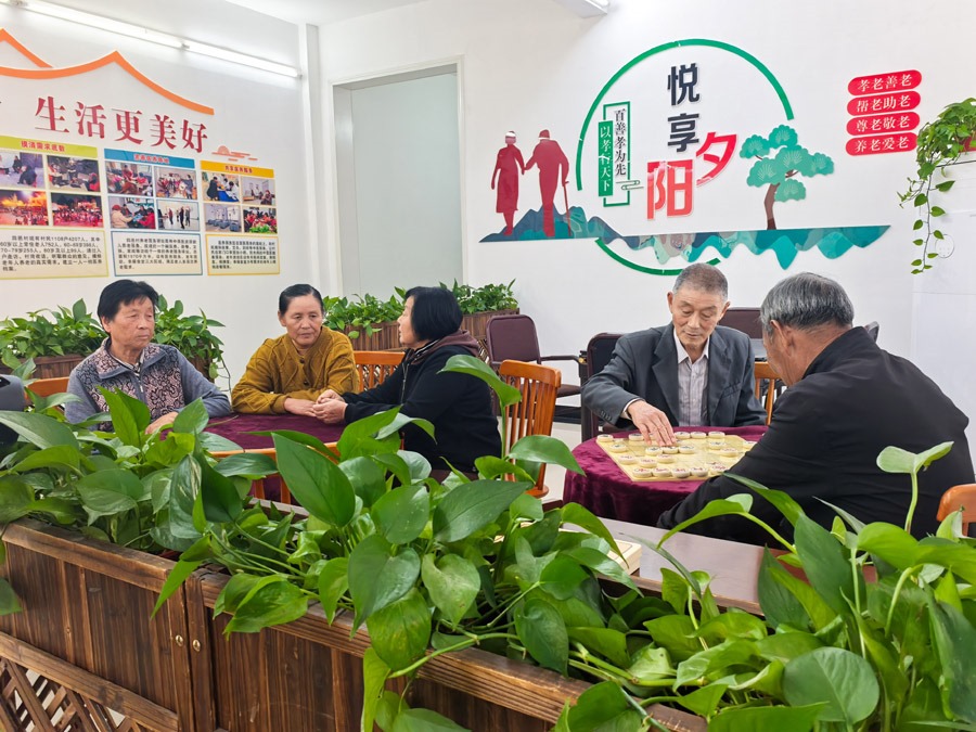 圖為湖北省咸寧市嘉魚縣潘家灣鎮(zhèn)四邑村養(yǎng)老服務(wù)驛站一角（2024年11月5日攝）。新華社記者 肖藝九 攝