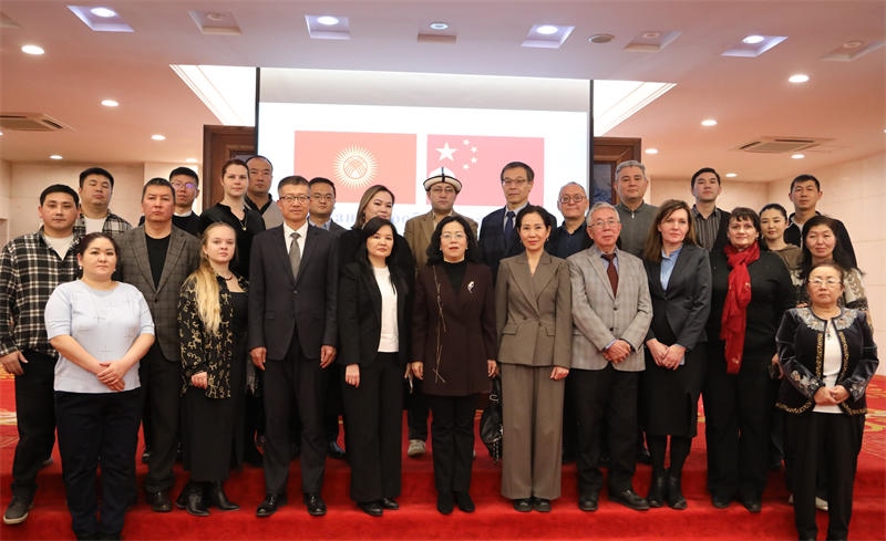 與會(huì)人員合影。中國(guó)駐吉爾吉斯斯坦使館供圖