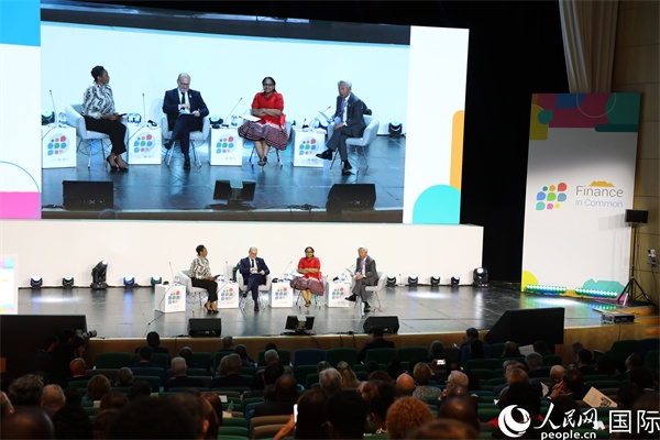 第5屆“共同金融”峰會在南非開普敦國際會議中心開幕。圖為峰會開幕式現(xiàn)場。人民網(wǎng)記者戴楷然攝