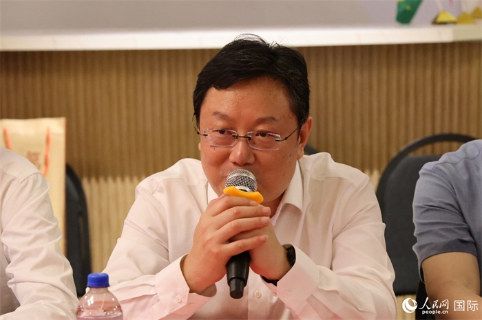 山東省濰坊市副市長狄波在座談會上致辭。人民網(wǎng)記者 陳海琪攝