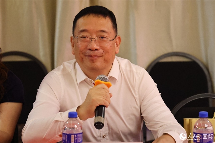 巴西文協(xié)主席上官建峰在座談會上致辭。人民網(wǎng)記者 陳海琪攝