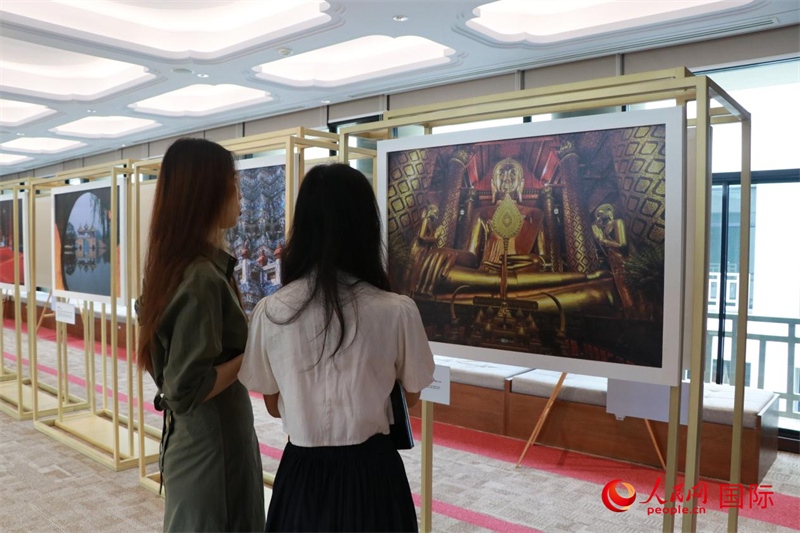 “遇見(jiàn)”攝影展現(xiàn)場(chǎng)。朱瀟逸攝