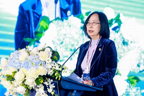 中國(guó)高等教育學(xué)會(huì)學(xué)術(shù)咨詢發(fā)展委員會(huì)委員、中國(guó)高等教育學(xué)會(huì)原副秘書長(zhǎng)、《中國(guó)高教研究》主編王小梅。