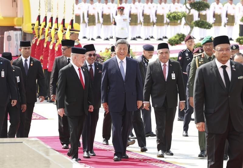 4月16日，馬來西亞最高元首易卜拉欣在馬來西亞國家王宮廣場為習近平主席舉行隆重歡迎儀式。