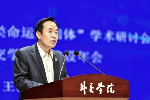 外交學(xué)院黨委書記王世廷大使致辭。主辦方供圖