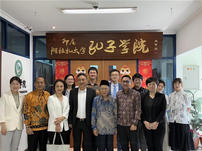 中國—東盟中心代表團訪問阿拉扎大學孔子學院?；顒又鬓k方供圖