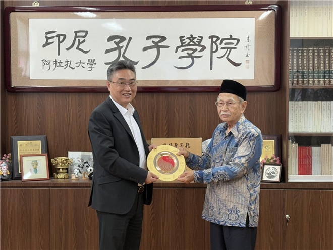 雙方交換禮物?；顒又鬓k方供圖