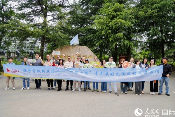 4月21日，人民網(wǎng)“一帶一路”青年友好交流活動(dòng)走進(jìn)洛陽(yáng)。人民網(wǎng)記者 魯揚(yáng)攝