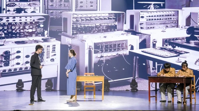 第二屆弘揚(yáng)“兩彈一星”精神話劇大賽決賽現(xiàn)場。學(xué)校供圖
