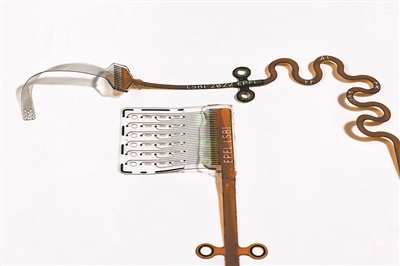 新開發(fā)的ABI旨在輕柔地貼合腦組織，提高信號精度和患者舒適度。圖片來源：瑞士洛桑聯(lián)邦理工學(xué)院