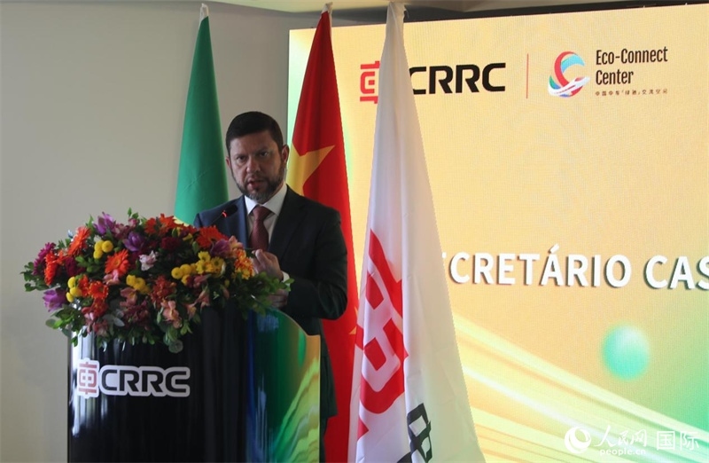 里約州民政廳廳長(zhǎng)尼古拉·莫雷拉·米喬內(nèi)出席活動(dòng)并致辭。人民網(wǎng)記者 宋亦然攝