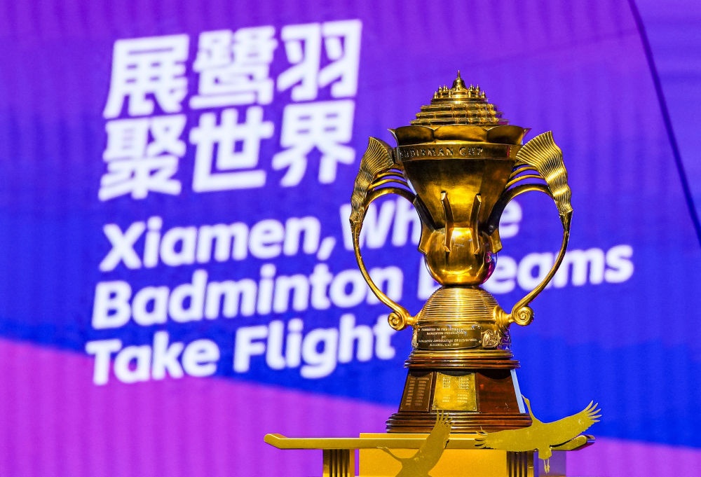 這是5月4日在決賽前拍攝的蘇迪曼獎杯。新華社記者 孫非 攝