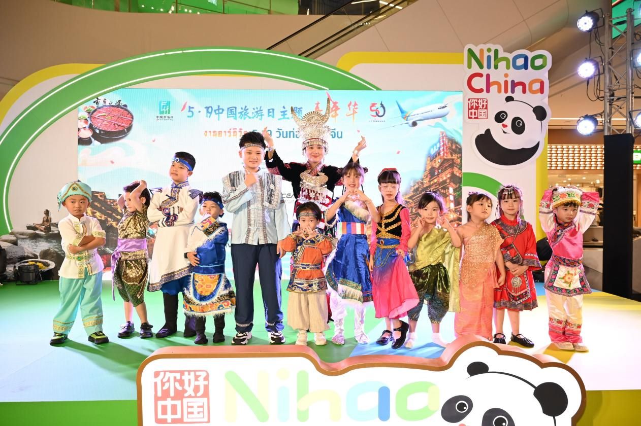 開幕式上，中泰小朋友服飾秀表演。主辦方供圖