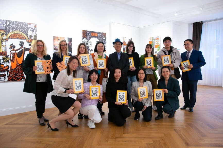 嘉賓合影。圖片由布達(dá)佩斯中國(guó)文化中心供圖