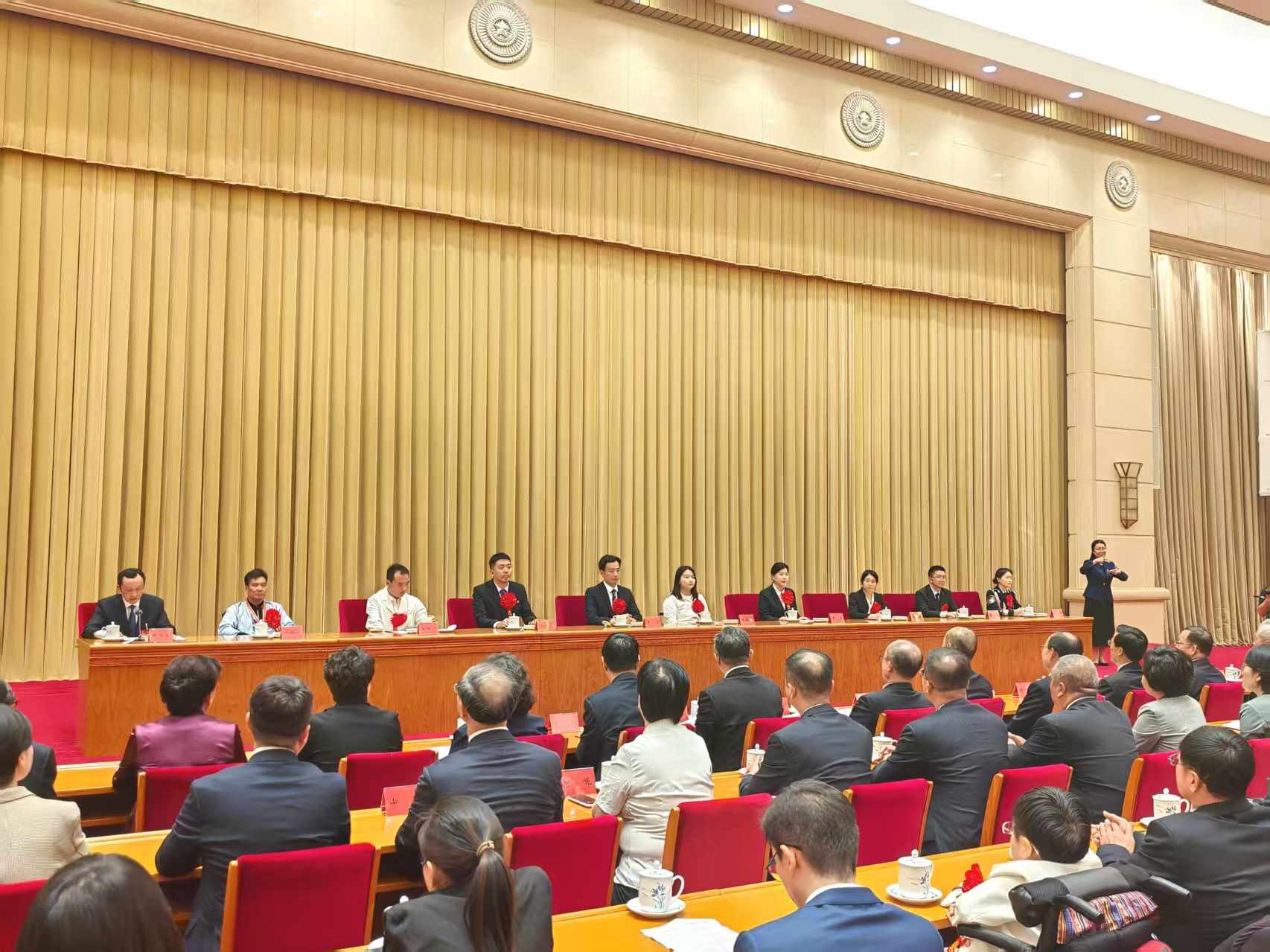 第七次全國自強模范暨助殘先進事跡首場報告會現(xiàn)場。 人民網(wǎng)記者 王子鋒攝