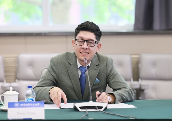 哥倫比亞教育部長丹尼爾?羅哈斯一行訪問北京航空航天大學(xué)。北航供圖