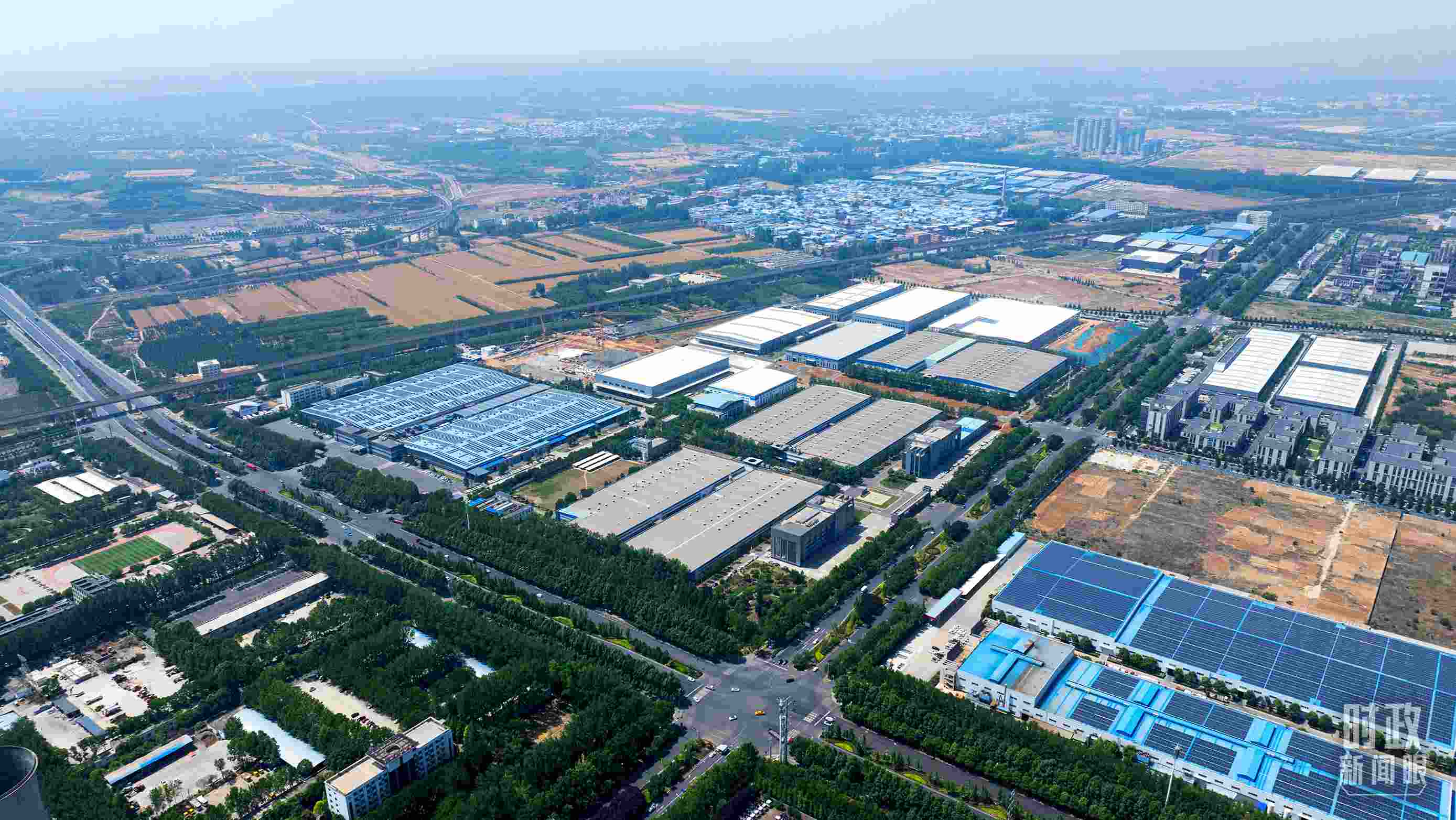 △俯瞰洛陽軸承集團(tuán)股份有限公司。（總臺央視記者范凱拍攝）