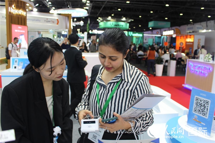 中外嘉賓交流。人民網(wǎng) 杰勒德·阿勒費爾攝