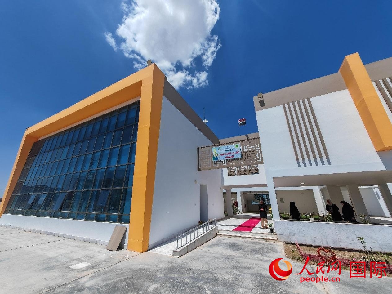 圖為阿爾·圖拉女子學(xué)校校園一景。人民網(wǎng)記者 管克江攝