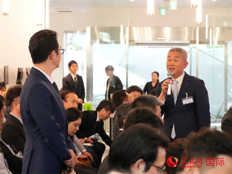 參會(huì)企業(yè)與海南代表團(tuán)積極交流。