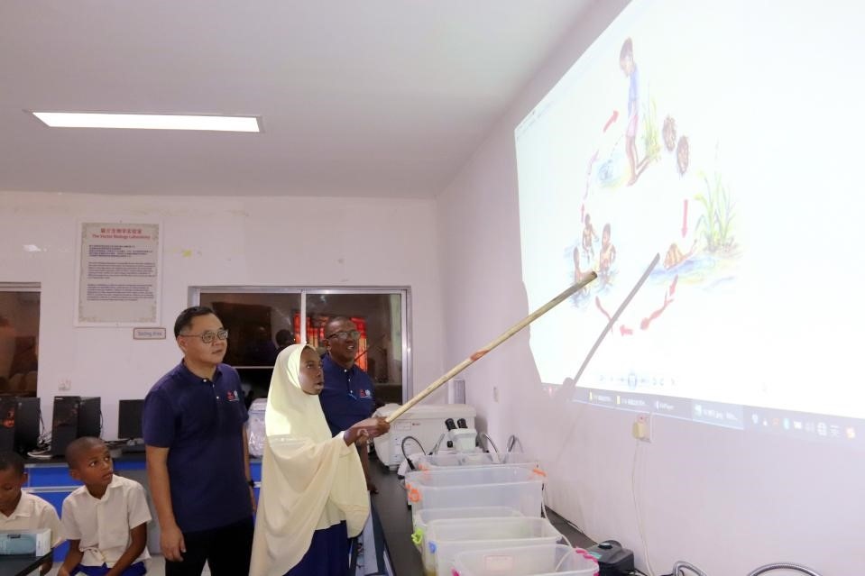 血吸蟲病健康教育講座。施亮攝