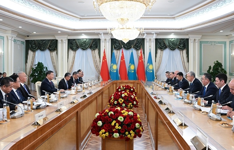 習近平同哈薩克斯坦總統(tǒng)托卡耶夫會談(2)XxjpsgC007370_20250616_PEPFN0A001_副本.jpg